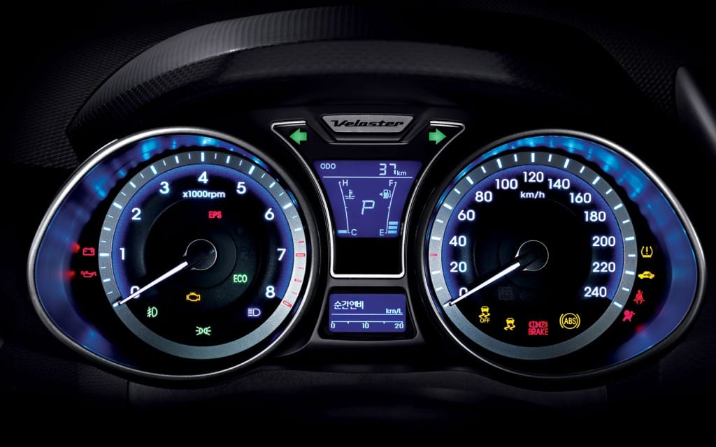 2012-Hyundai-Veloster-Interior-Speedometer-Odometer-1024x640