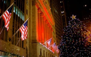 wall-st-xmas