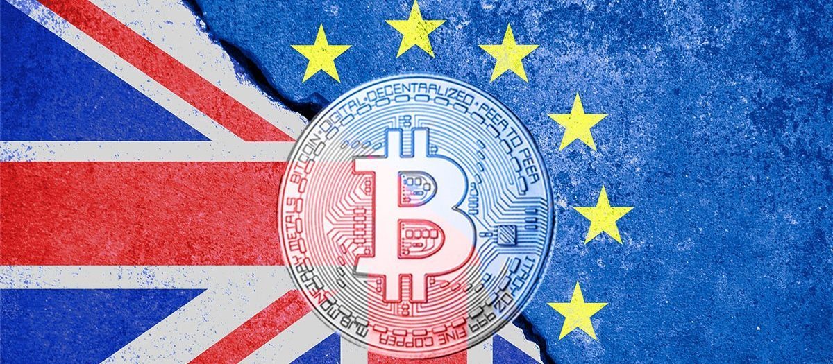 „Bitcoin“ vertė pakyla kaip britų svarų tankai „Brexit“