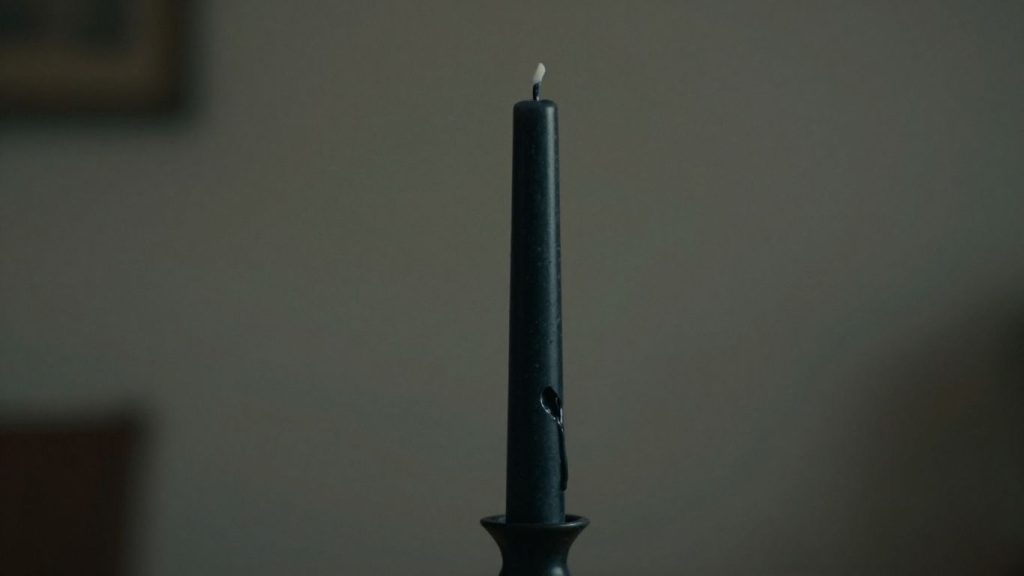 Bearish candlestick pattern indicating a market downturn.