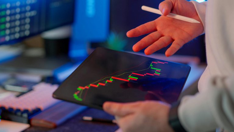 Why Most Beginners Read Candlestick Charts Wrong